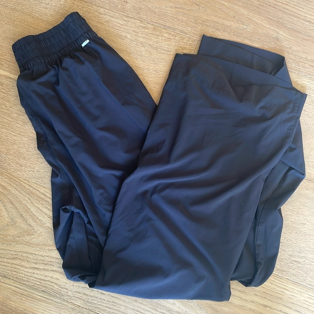 Vuori wide leg pant.